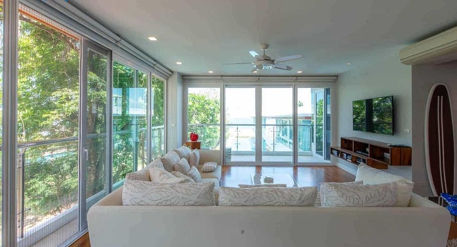 Condo en venta de 4 habitaciones 