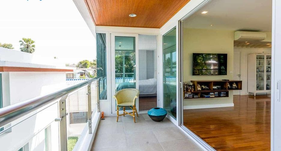 Condo en venta de 4 habitaciones 