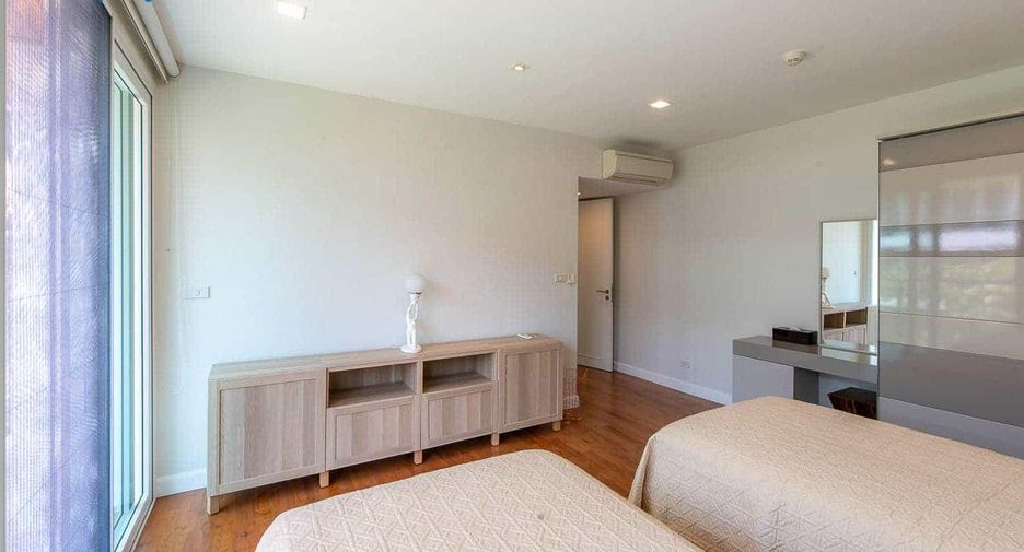 Condo en venta de 4 habitaciones 