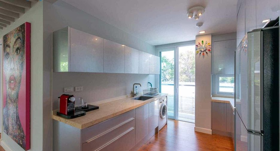 Condo en venta de 4 habitaciones 