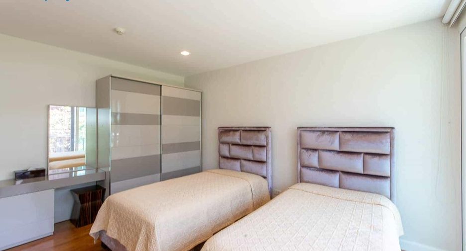 Condo en venta de 4 habitaciones 