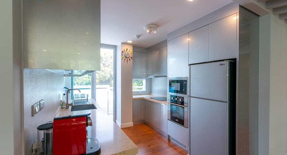 Condo en venta de 4 habitaciones 