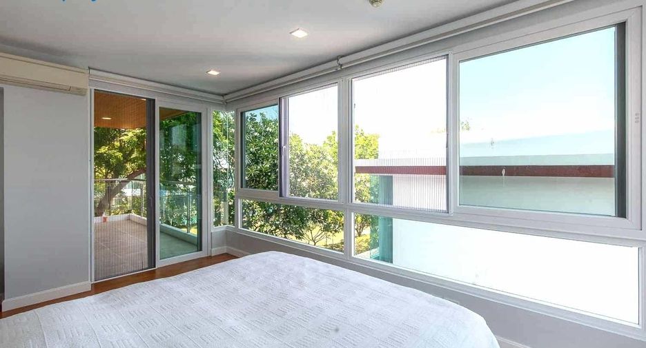 Condo en venta de 4 habitaciones 