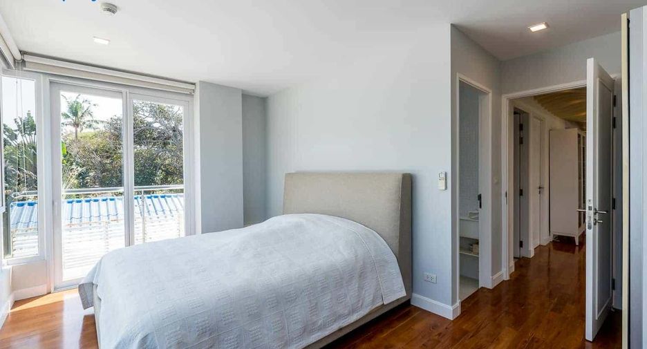 Condo en venta de 4 habitaciones 