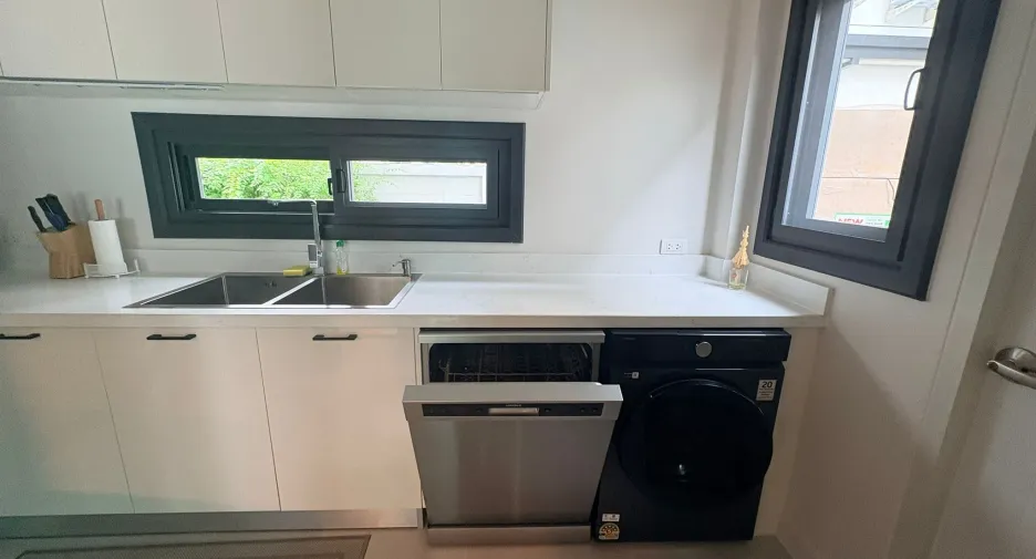 For rent 4 bedrooms house in Mueang Phuket, Phuket