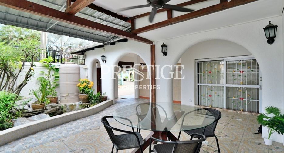 For rent 3 bedrooms house in East Pattaya, Pattaya