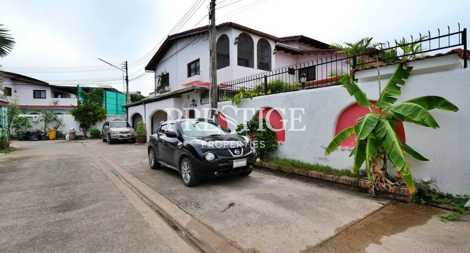 For rent 3 bedrooms house in East Pattaya, Pattaya