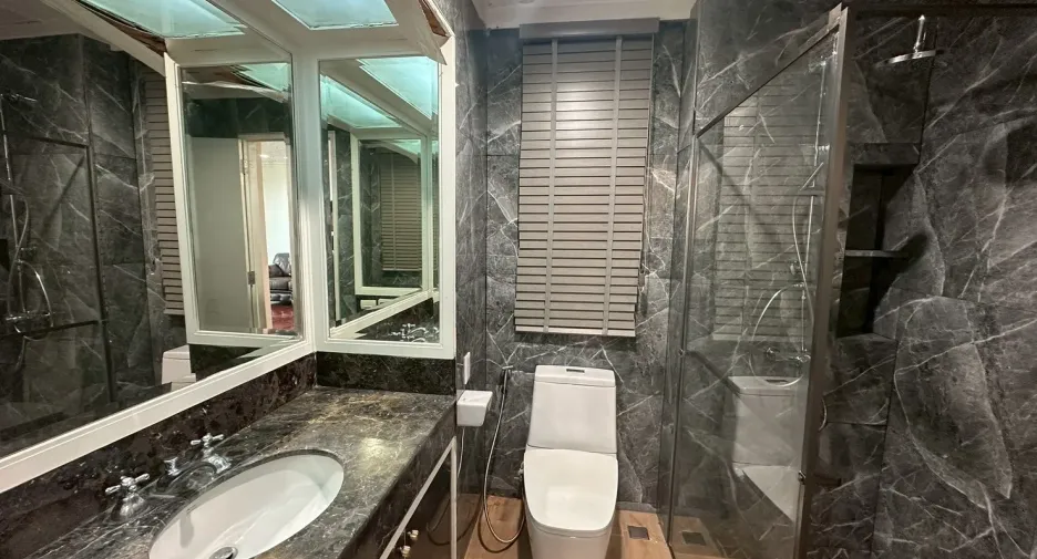 For rent 1 bed condo in Khlong San, Bangkok