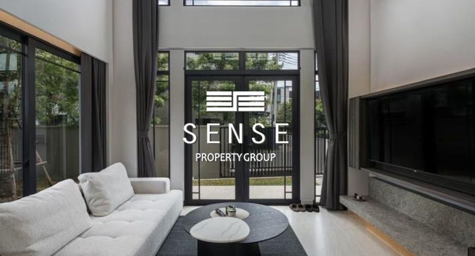 For rent 2 bedrooms townhouse in Suan Luang, Bangkok