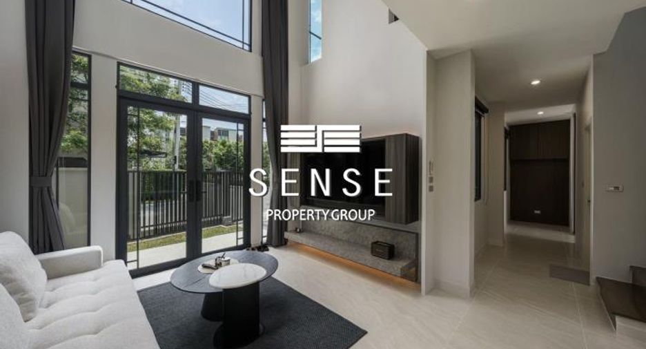 For rent 2 bedrooms townhouse in Suan Luang, Bangkok