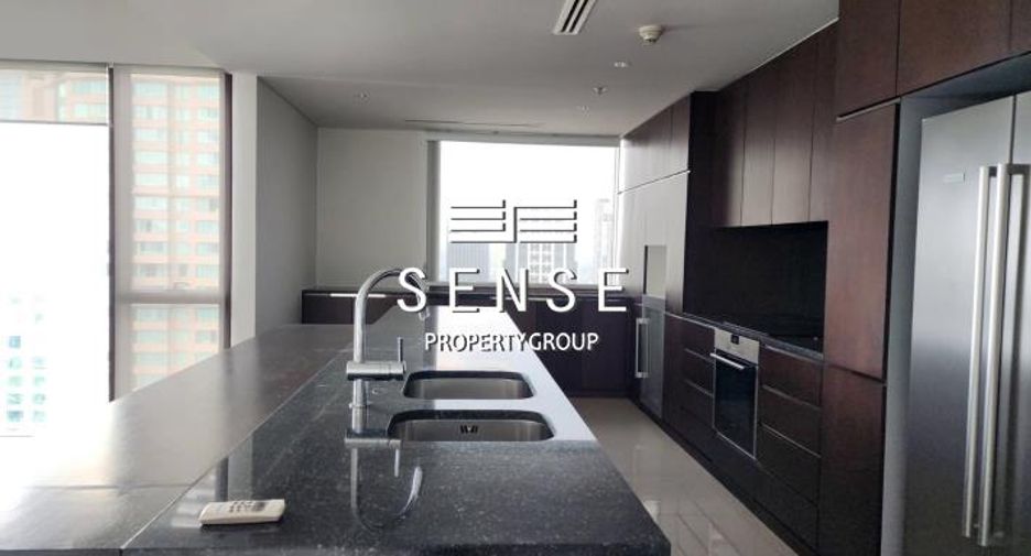 Condo en alquiler de 3 habitaciones en Pathum Wan, Bangkok