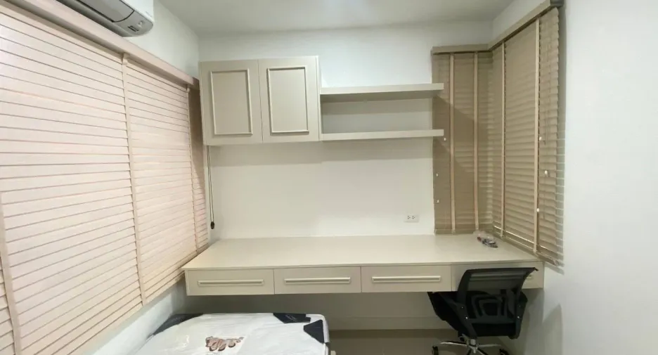 À louer 4 chambres maison à Mueang Samut Prakan, Samut Prakan