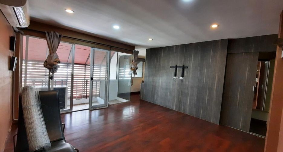 Casa adosada en venta de 5 habitaciones en Suan Luang, Bangkok