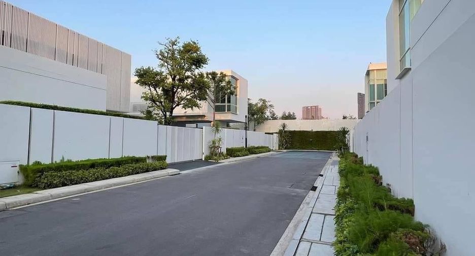 For sale 4 bedrooms house in Mueang Nonthaburi, Nonthaburi