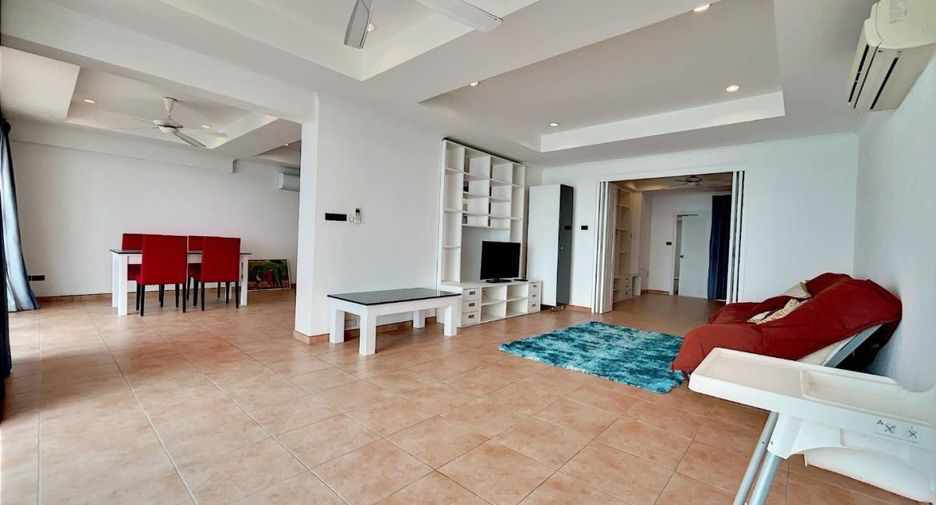 For rent 3 bedrooms condo in Jomtien, Pattaya