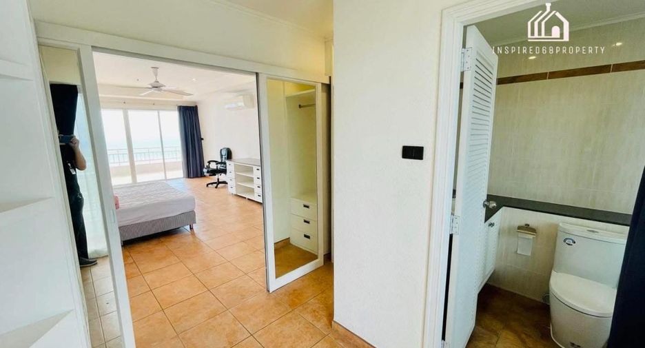 For rent 3 bedrooms condo in Jomtien, Pattaya