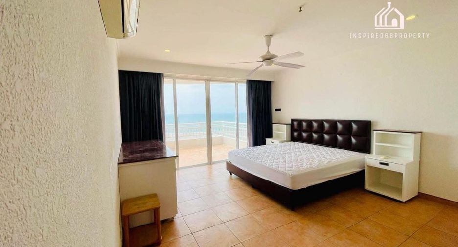 For rent 3 bedrooms condo in Jomtien, Pattaya