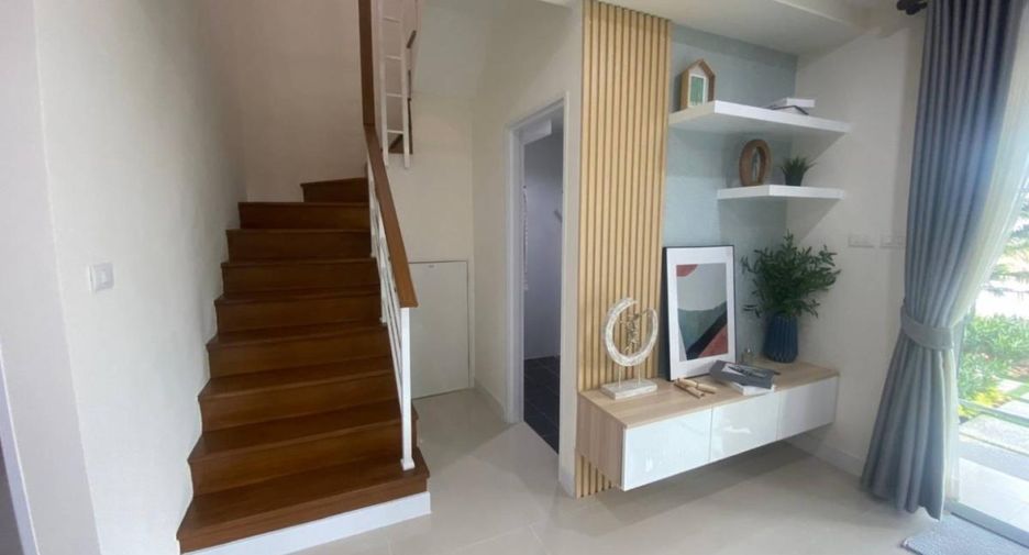 For sale 4 bedrooms townhouse in Huay Yai, Pattaya