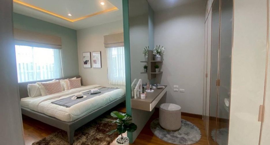 For sale 4 bedrooms townhouse in Huay Yai, Pattaya