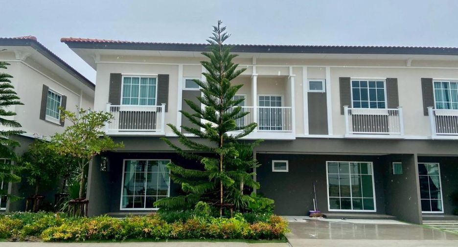 For sale 4 bedrooms townhouse in Huay Yai, Pattaya