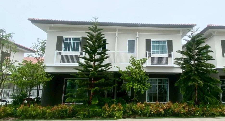 For sale 4 bedrooms townhouse in Huay Yai, Pattaya
