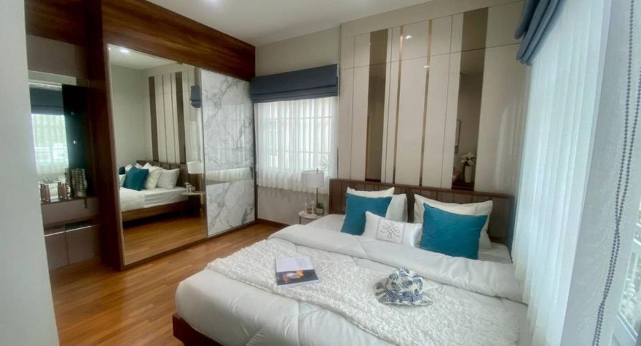 For sale 4 bedrooms townhouse in Huay Yai, Pattaya