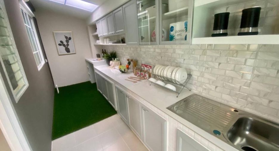 For sale 4 bedrooms townhouse in Huay Yai, Pattaya