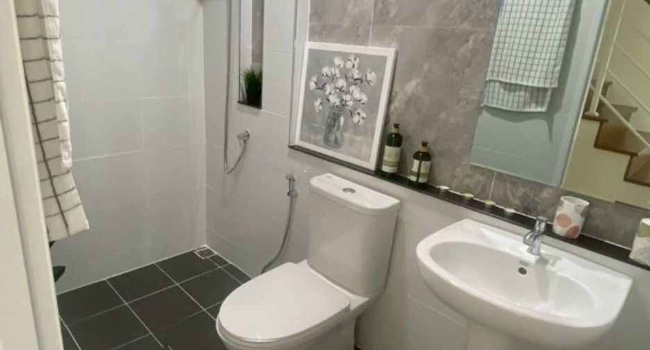 For sale 4 bedrooms townhouse in Huay Yai, Pattaya