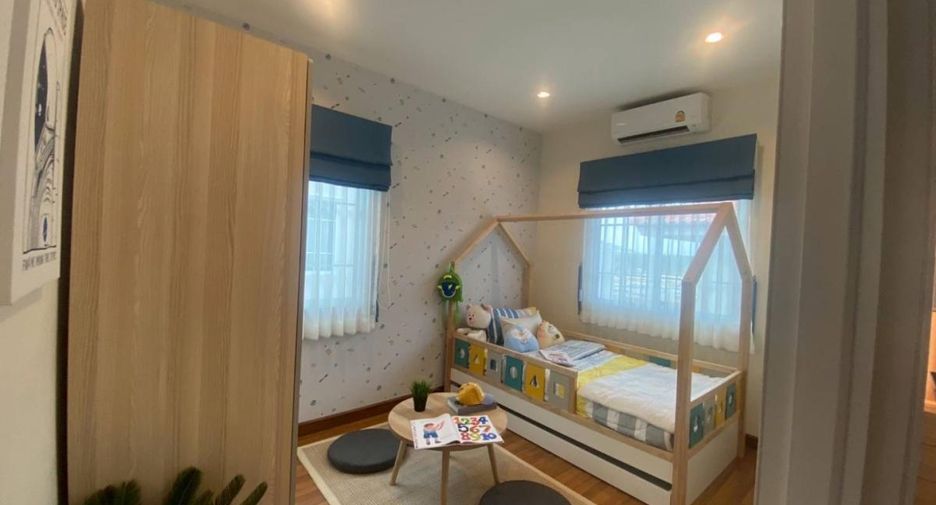 For sale 4 bedrooms townhouse in Huay Yai, Pattaya