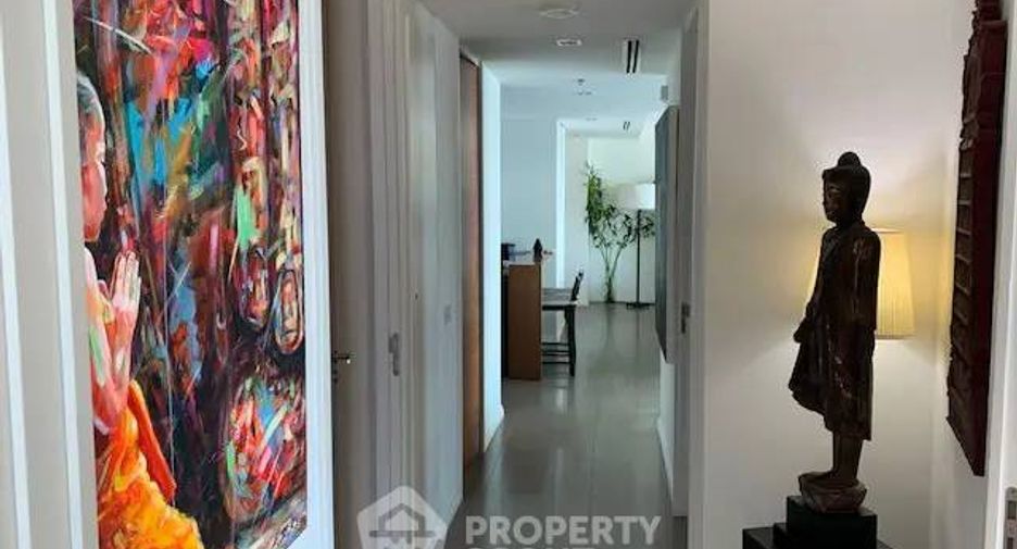 For sale 3 ベッドルーム condo in Sathon, Bangkok