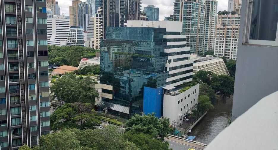 For rent 2 bedrooms condo in Watthana, Bangkok