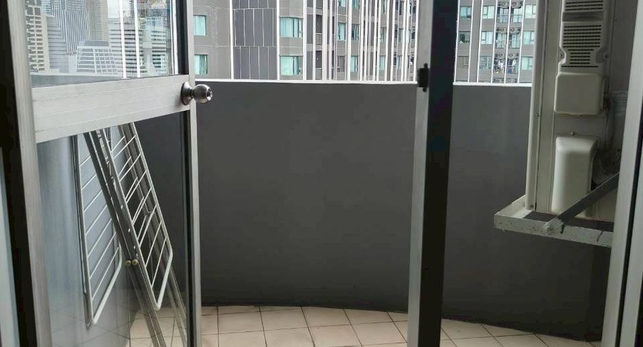 For rent 2 bedrooms condo in Watthana, Bangkok