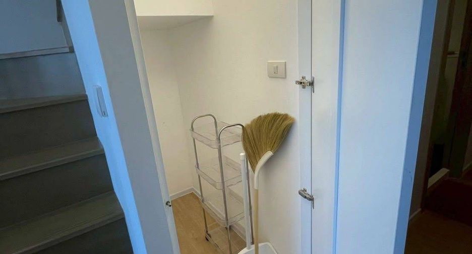 Condo en alquiler de 1 habitaciones en Huai Khwang, Bangkok
