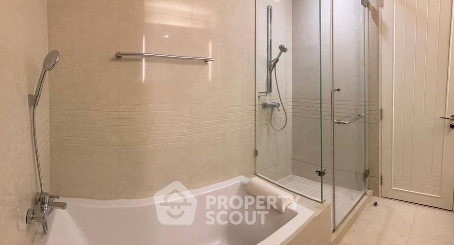 For rent 2 bedrooms condo in Pathum Wan, Bangkok