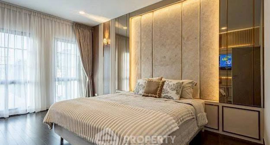 For rent 4 bedrooms house in Khlong Sam Wa, Bangkok