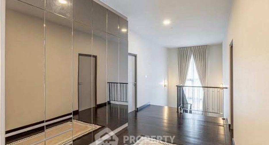 For rent 4 bedrooms house in Khlong Sam Wa, Bangkok