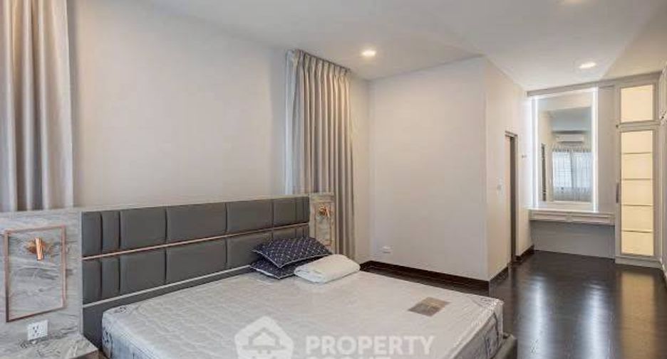 For rent 4 bedrooms house in Khlong Sam Wa, Bangkok