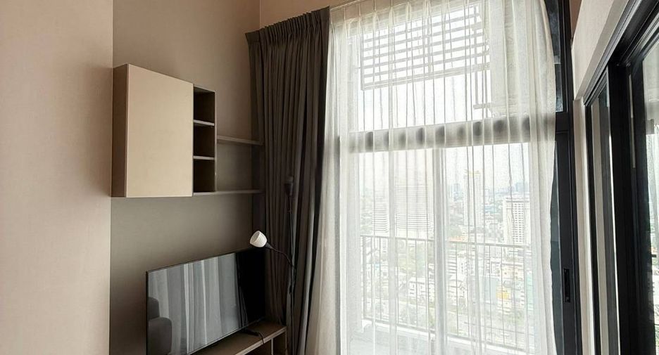 For rent 2 bedrooms condo in Huai Khwang, Bangkok