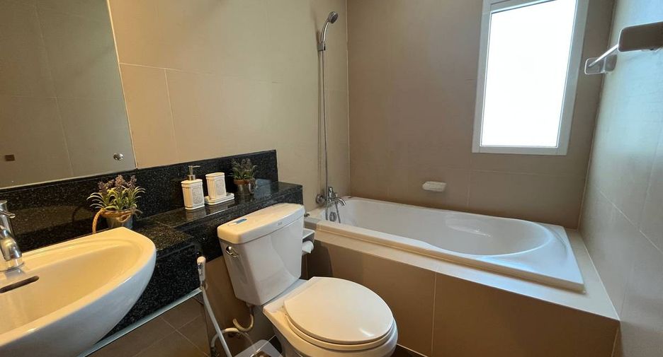For rent 2 bedrooms condo in Khlong Toei, Bangkok