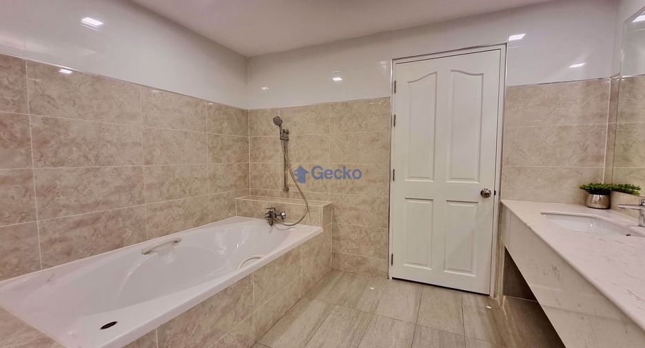 For rent 4 bedrooms house in East Pattaya, Pattaya
