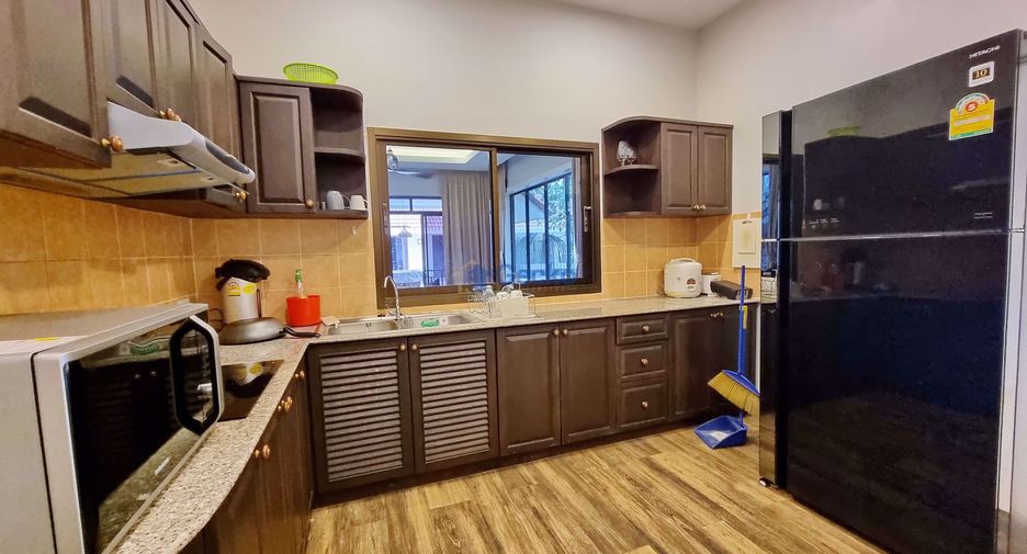 For rent 4 bedrooms house in East Pattaya, Pattaya