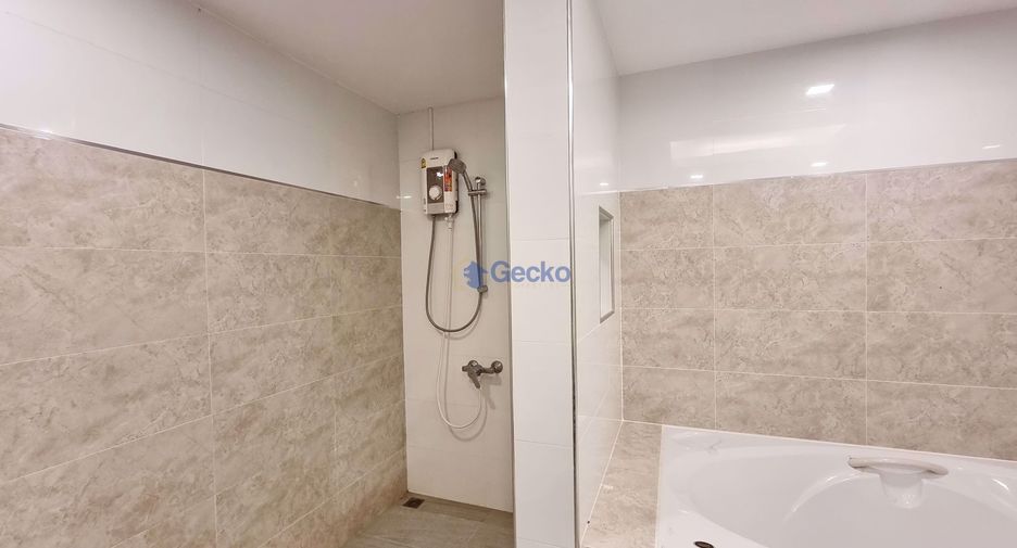 For rent 4 bedrooms house in East Pattaya, Pattaya