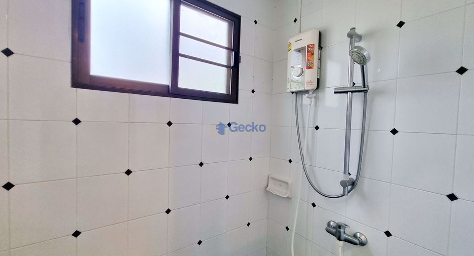 For rent 4 bedrooms house in East Pattaya, Pattaya