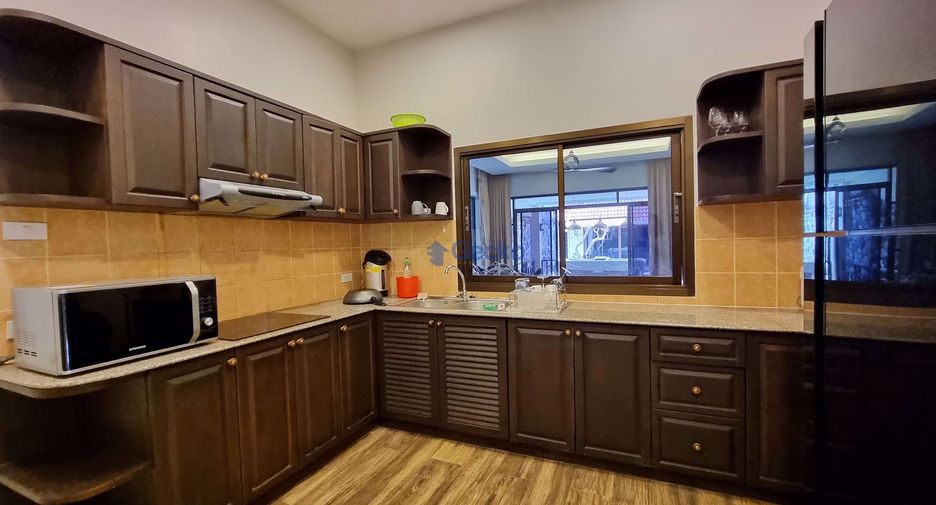 For rent 4 bedrooms house in East Pattaya, Pattaya