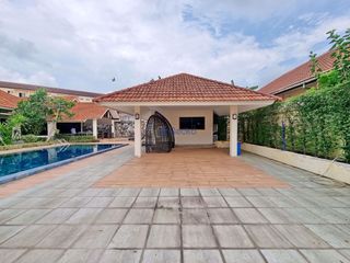 À louer 4 chambres maison à Bang Lamung, Chonburi
