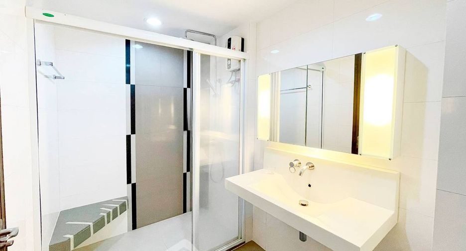 À louer 1 chambre condo à Huai Khwang, Bangkok