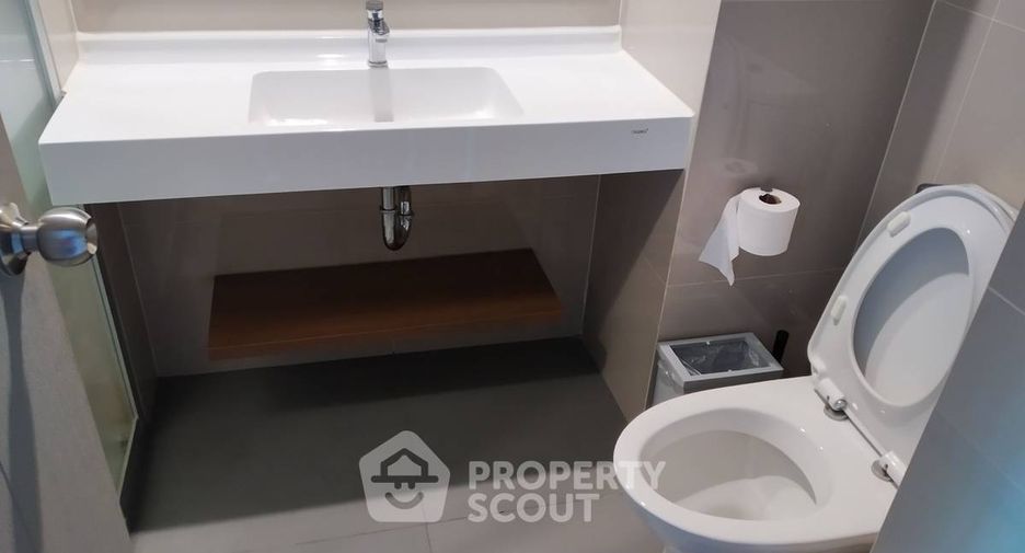 For rent 2 bedrooms condo in Phra Khanong, Bangkok
