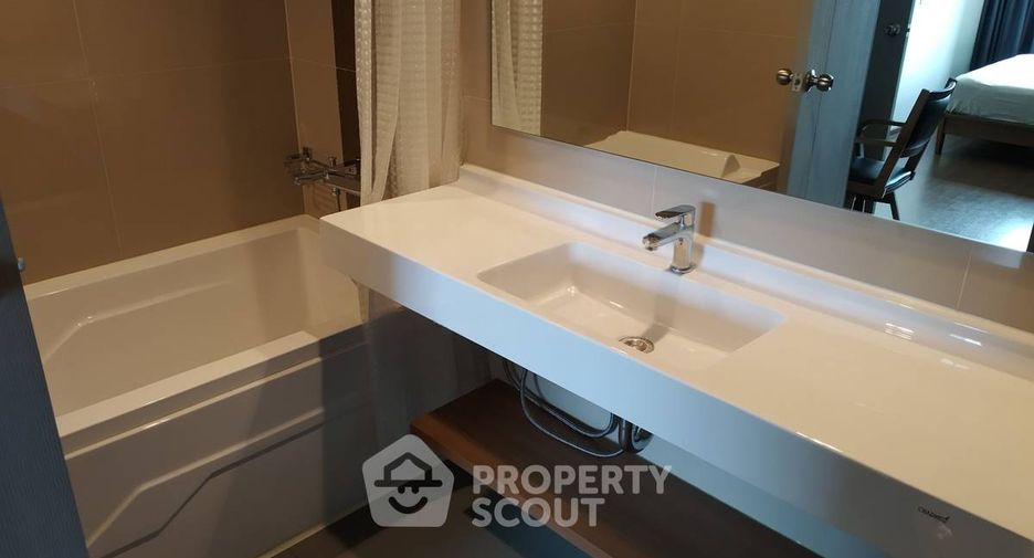 For rent 2 bedrooms condo in Phra Khanong, Bangkok