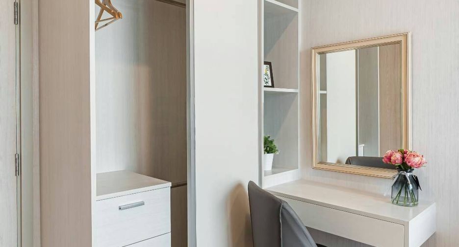 For rent 2 bedrooms condo in Pathum Wan, Bangkok