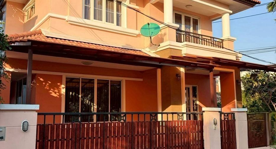 Casa en alquiler de 3 habitaciones en Bang Kapi, Bangkok